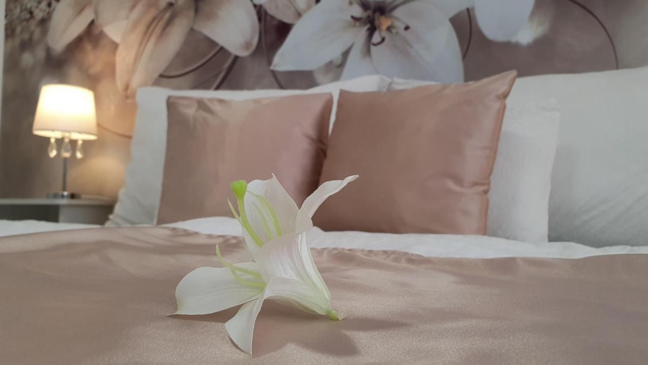 Villa Napsugar 발라톤엘 외부 사진